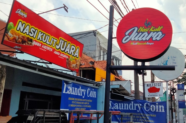 papan nama untuk promosi bisnis