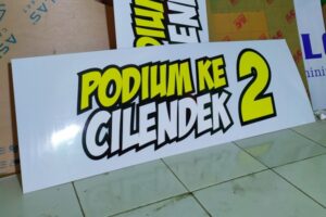 penggunaan akrilik untuk papan nama