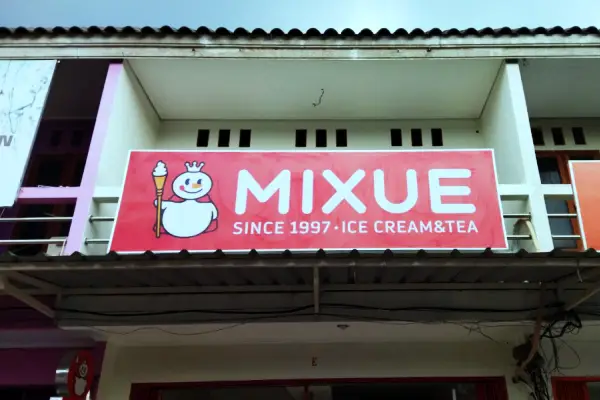 papan reklame mixue